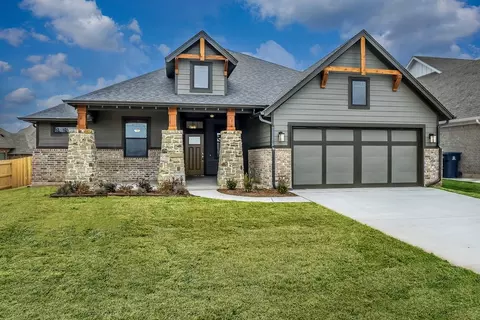 Exterior - 16140 Tall Grass Dr, Moore, OK 73170 photo 9 of 14