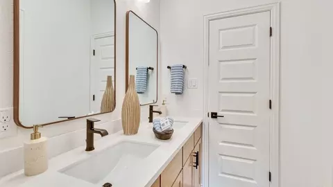 Bath - 931 Cherrystone Loop, Buda, TX 78610 photo 8 of 11