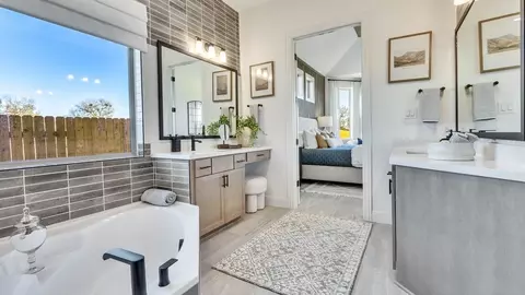 Bath - 931 Cherrystone Loop, Buda, TX 78610 photo 4 of 11