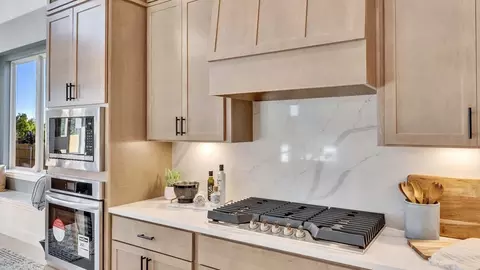 Kitchen - 931 Cherrystone Loop, Buda, TX 78610 photo 10 of 11