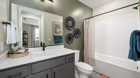 Bath - 3943 W Babcock Ave, Visalia, CA 93291 photo 2 of 2