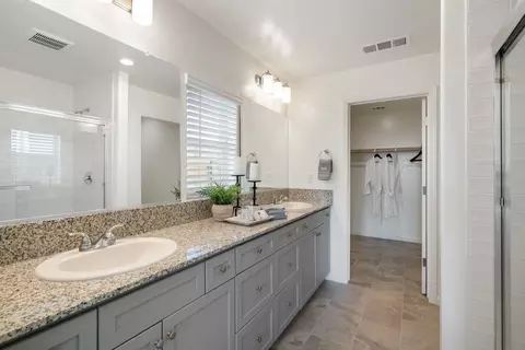 Entry Way - 701 S Plum Ct, Dinuba, CA 93618 photo 1 of 1