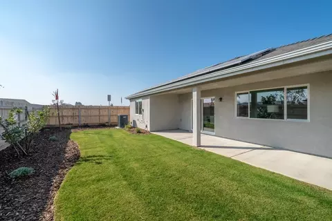 Exterior - 701 S Plum Ct, Dinuba, CA 93618 photo 4 of 7