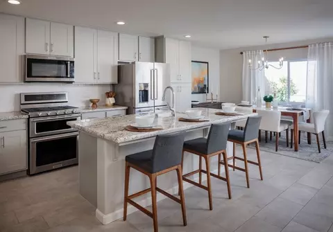 Kitchen - 701 S Plum Ct, Dinuba, CA 93618 photo 5 of 8