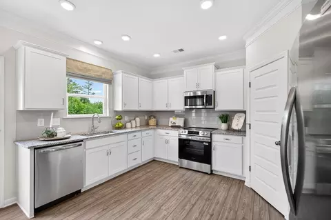 Kitchen - 201 Pisgah Xing, Cartersville, GA 30120 photo 2 of 5