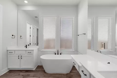 Bath - 1712 Willow Bean Dr, Georgetown, TX 78628 photo 4 of 9