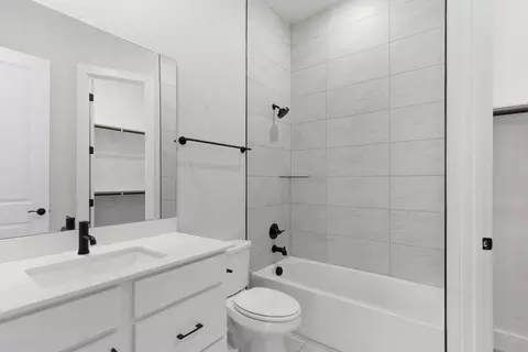 Bath - 1712 Willow Bean Dr, Georgetown, TX 78628 photo 5 of 9
