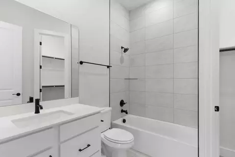 Bath - 1712 Willow Bean Dr, Georgetown, TX 78628 photo 9 of 9