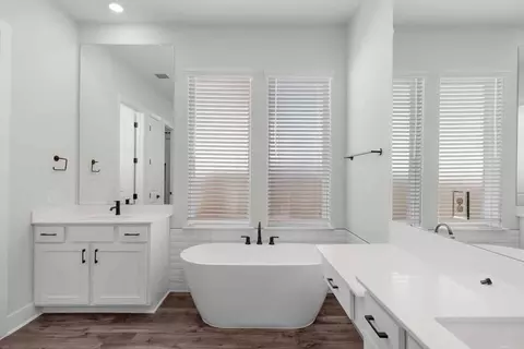 Bath - 1712 Willow Bean Dr, Georgetown, TX 78628 photo 8 of 9