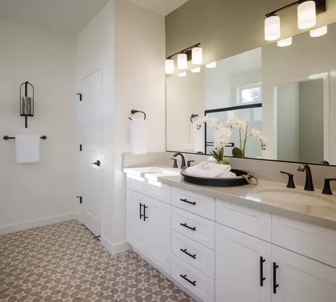 Bath - 1508 S Marcin St, Visalia, CA 93277 photo 4 of 5