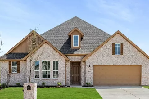 225 Wintergrass Dr, Waxahachie, TX 75165