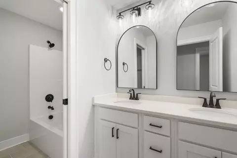 Bath - 127 Laurel Branch Dr, Dothan, AL 36305 photo 3 of 7