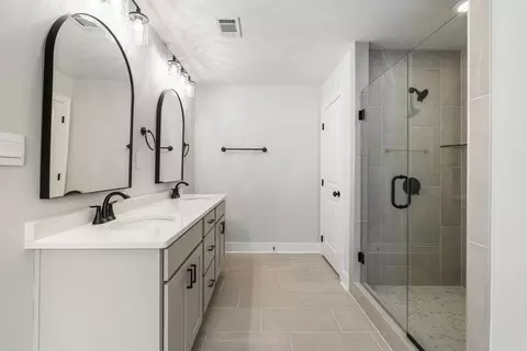 Bath - 127 Laurel Branch Dr, Dothan, AL 36305 photo 1 of 7