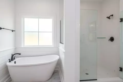 Bath - 127 Laurel Branch Dr, Dothan, AL 36305 photo 6 of 7
