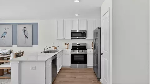 Kitchen - 331 Lago Ln, Freeport, FL 32439 photo 2 of 5