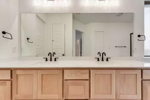 Bath - 620 Donegal Dr, Celina, TX 75009 photo 4 of 15