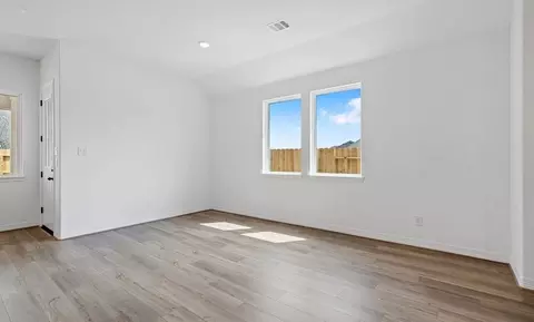 Living - 2915 Silver Forest St, Angleton, TX 77515 photo 2 of 3