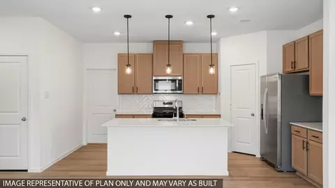 Kitchen - 633 Bronze Wolf Ct, Conroe, TX 77303 photo 3 of 4