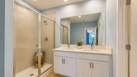 Bath - 3785 Astral Rd, Melbourne, FL 32901 photo 2 of 3