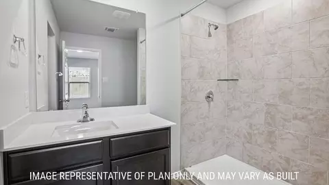 Bath - 112 Dagney Ct, Jarrell, TX 76537 photo 2 of 4