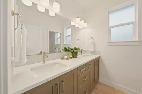 Bath - 1318 E Luna St, Newberg, OR 97132 photo 1 of 1