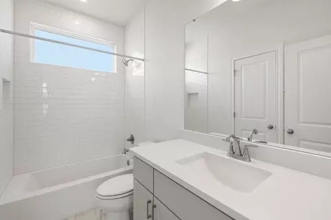 Bath - 206 San Saba Dr, Buda, TX 78610 photo 3 of 8