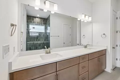 Bath - 206 San Saba Dr, Buda, TX 78610 photo 4 of 8