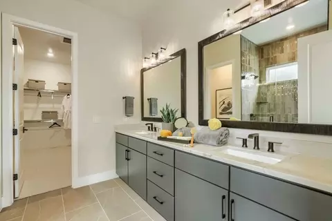 Bath - 204 Cresthaven Ln, Georgetown, TX 78628 photo 2 of 3