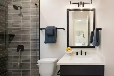 Bath - 112 Cresthaven Ln, Georgetown, TX 78628 photo 6 of 7