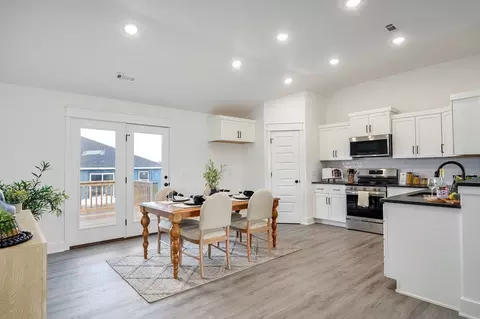 Dining - 101 W Seminole St, Strafford, MO 65757 photo 4 of 5