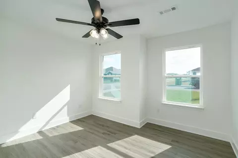 Bedroom - 101 W Seminole St, Strafford, MO 65757 photo 3 of 6