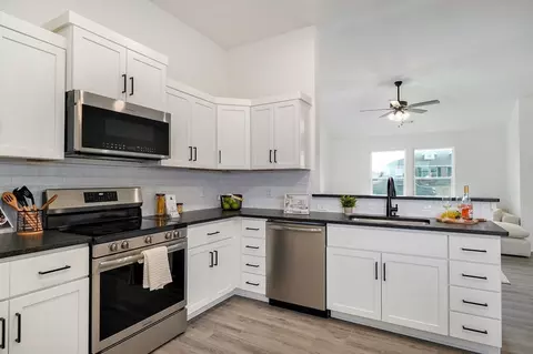 Kitchen - 101 W Seminole St, Strafford, MO 65757 photo 1 of 6