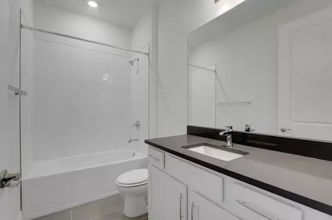 Bath - 7425 Sea Manatee St, Parrish, FL 34219 photo 5 of 5