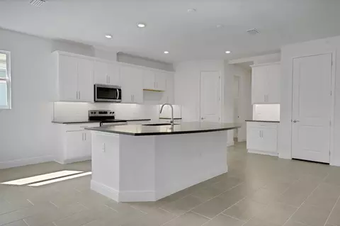Kitchen - 7425 Sea Manatee St, Parrish, FL 34219 photo 4 of 8