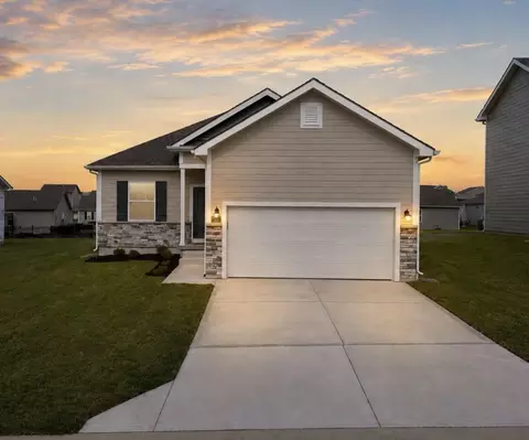 12423 S Redwood St, Lake Lotawana, MO 64086