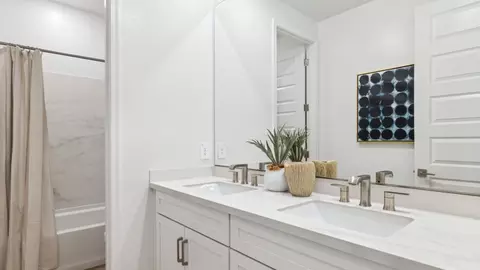 Bath - 9727 S 12th St, Phoenix, AZ 85042 photo 5 of 5