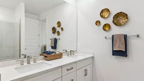 Bath - 9727 S 12th St, Phoenix, AZ 85042 photo 3 of 5