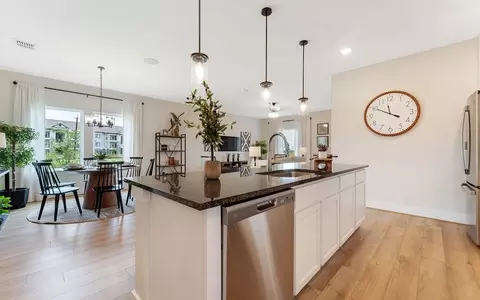 Kitchen - 10610 Flight Deck Ct, Conroe, TX 77303 photo 4 of 8