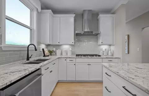 Kitchen - 5940 Moonshell Loop, Wilmington, NC 28412 photo 2 of 3