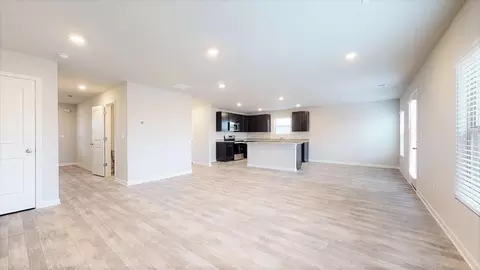 Living - 121 Shenandoah Ln, Lagrange, GA 30241 photo 1 of 6