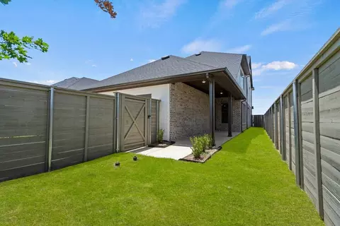 Exterior - 1804 Casting Rdg, Mesquite, TX 75181 photo 5 of 9