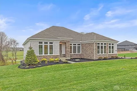 2504 Bent Grass Dr, Beavercreek, OH 45431