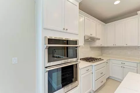 Kitchen - 149 Okeeffe Cir, Bradenton, FL 34212 photo 3 of 15