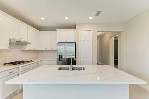 Kitchen - 149 Okeeffe Cir, Bradenton, FL 34212 photo 2 of 15