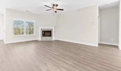 Living - 101 Beaver Crk, Lagrange, GA 30241 photo 1 of 3