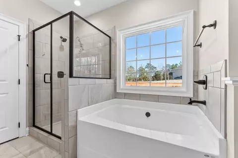 Bath - 101 Beaver Crk, Lagrange, GA 30241 photo 1 of 3
