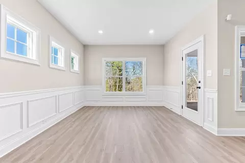 Living - 101 Beaver Crk, Lagrange, GA 30241 photo 3 of 3