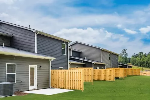 Exterior - 3224 Hamlet Dr, Opelika, AL 36804 photo 2 of 3