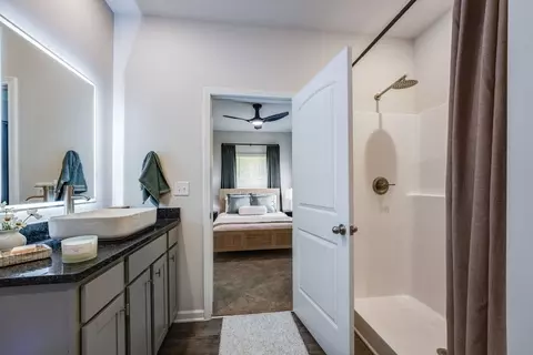Bath - 3224 Hamlet Dr, Opelika, AL 36804 photo 2 of 2