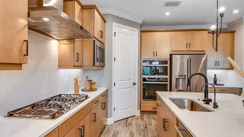 Kitchen - 19337 Lochside Ln, Mount Dora, FL 32757 photo 3 of 10